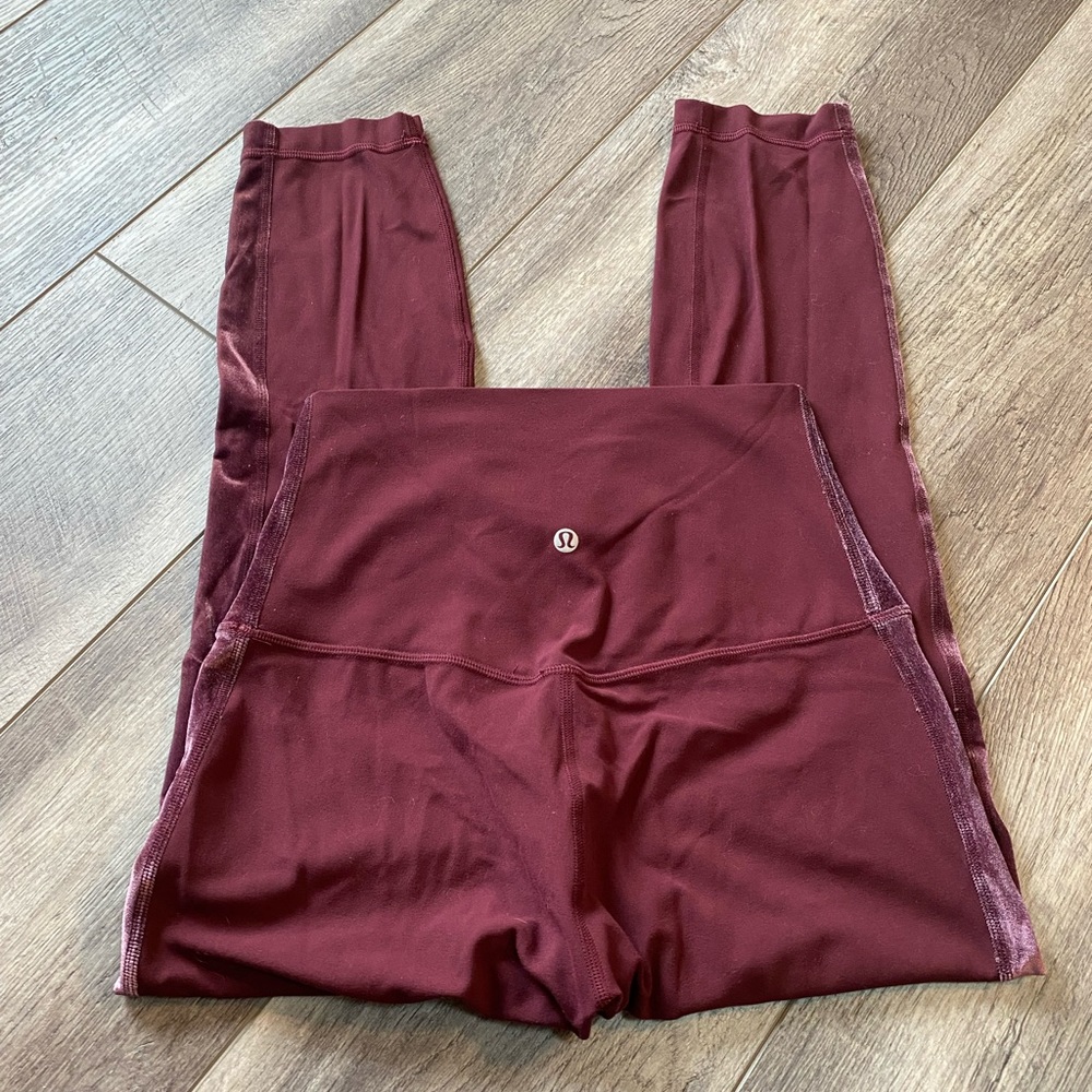 Lululemon Align Super High-Rise Crop *Velvet
Garnet Size 6